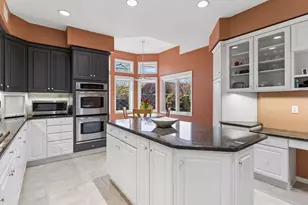 7052 Crowne Oak Rd, Eden Prairie, MN 55344 - Photo 15