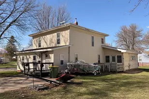 384 Rowland St, Tracy, MN 56175 - Photo 3