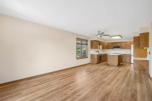 8912 Vincent Pl, Bloomington, MN 55431 - Photo 9