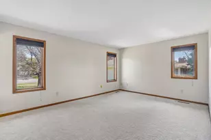 8912 Vincent Pl, Bloomington, MN 55431 - Photo 15