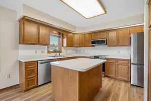 8912 Vincent Pl, Bloomington, MN 55431 - Photo 11
