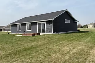 994 City Heights Dr, Willmar, MN 56201 - Photo 23