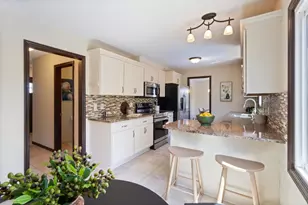 221 Burncrest Ct, Burnsville, MN 55337 - Photo 11