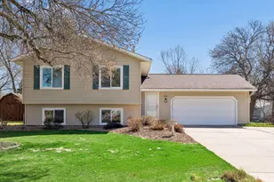 4320 Greenhaven Ct, Vadnais Heights, MN 55127 - Photo 7