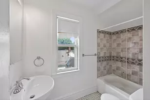 702 4th St E, Saint Paul, MN 55106 - Photo 9