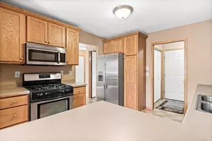 1005 Sibley St, Hastings, MN 55033 - Photo 11