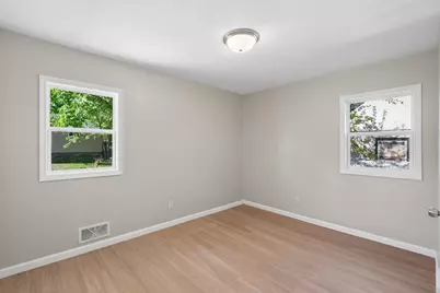 820 7th Avenue E, Shakopee, MN 55379 - Photo 9
