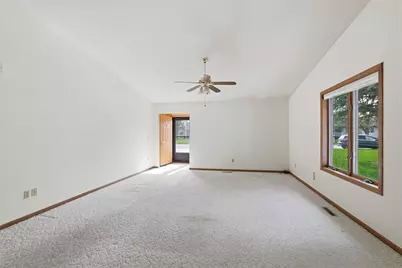 213 Foxborough Lane, Le Sueur, MN 56058 - Photo 9
