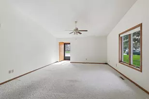 213 Foxborough Ln, Le Sueur, MN 56058 - Photo 9