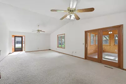 213 Foxborough Lane, Le Sueur, MN 56058 - Photo 13