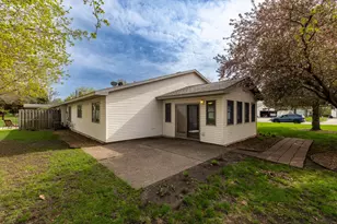 213 Foxborough Ln, Le Sueur, MN 56058 - Photo 3