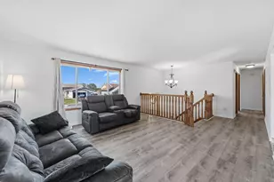 496 Braeburn Dr, Shakopee, MN 55379 - Photo 3