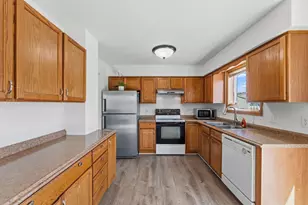 496 Braeburn Dr, Shakopee, MN 55379 - Photo 7
