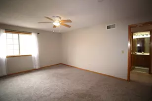 8426 Copperfield Way, Inver Grove Heights, MN 55076 - Photo 11