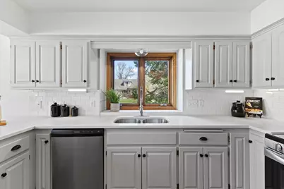 5619 Dunlap Avenue N, Shoreview, MN 55126 - Photo 5