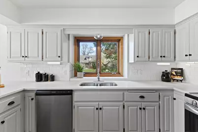 5619 Dunlap Avenue N, Shoreview, MN 55126 - Photo 5
