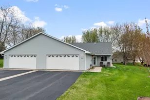353 Meadowview Ct, Baldwin, WI 54002 - Photo 5