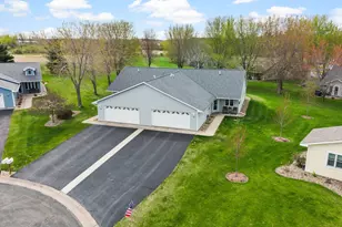 353 Meadowview Ct, Baldwin, WI 54002 - Photo 3