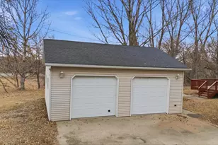 327 2nd St NE, Barnesville, MN 56514 - Photo 31