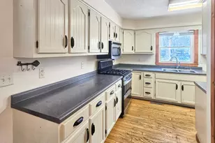 221 W Park Ave, Warren, MN 56762 - Photo 5