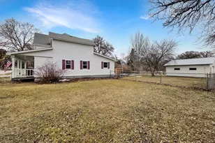 221 W Park Ave, Warren, MN 56762 - Photo 25