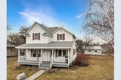 221 W Park Avenue, Warren, MN 56762 - Photo 1
