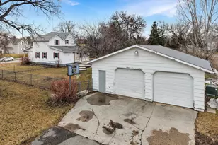 221 W Park Ave, Warren, MN 56762 - Photo 23