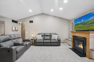 714 E Crescent Ln, Litchfield, MN 55355 - Photo 5