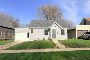 925 2nd Ave SW, Pipestone, MN 56164 - Photo 3