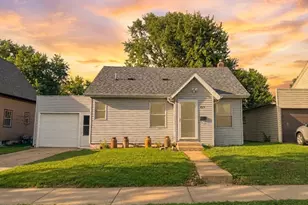 925 2nd Ave SW, Pipestone, MN 56164 - Photo 1