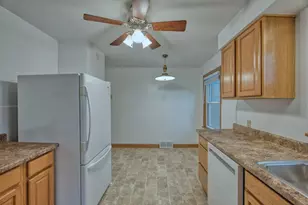 1008 Douglas Ave, Eveleth, MN 55734 - Photo 9