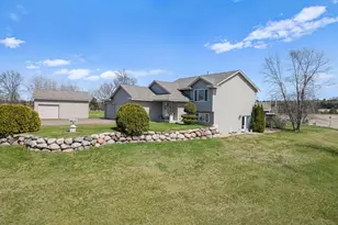 919 189th Ave, New Richmond, WI 54017 - Photo 3