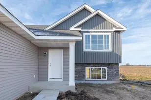 938 Prestwick Dr, Belle Plaine, MN 56011 - Photo 3