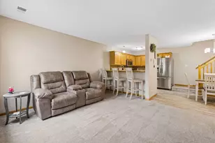 467 Aqua Cir, Lino Lakes, MN 55014 - Photo 3
