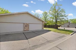 2257 Country Ln, Minnetonka, MN 55305 - Photo 19