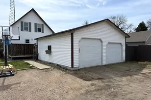 321 E 2nd St, Redwood Falls, MN 56283 - Photo 3