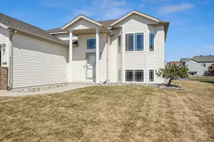 4745 48th Ave S, Fargo, ND 58104 - Photo 3