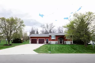 1312 Moor Stone Dr NE, Alexandria, MN 56308 - Photo 3