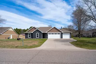 986 Platte Wood Dr, Royalton, MN 56373 - Photo 1