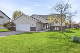 654 Timothy Ct, Shakopee, MN 55379 - Photo 3