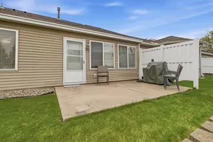 674 Lake View Dr, Woodbury, MN 55129 - Photo 21