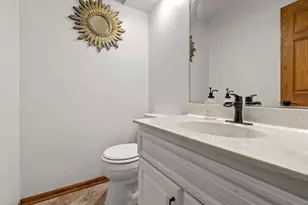 8480 Montgomery Ct, Eden Prairie, MN 55347 - Photo 17