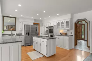 8480 Montgomery Ct, Eden Prairie, MN 55347 - Photo 5