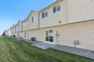 4052 Blakewood Dr, Shakopee, MN 55379 - Photo 7