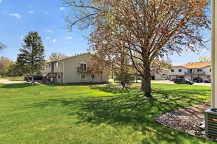 732 Parkside Dr, Vadnais Heights, MN 55127 - Photo 33