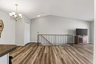 732 Parkside Dr, Vadnais Heights, MN 55127 - Photo 7