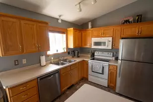 603 Horseshoe Ln, Braham, MN 55006 - Photo 5