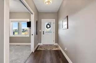 573 Cedar Dr, Lake City, MN 55041 - Photo 5