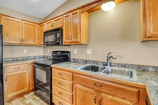 910 35th Ave S, Moorhead, MN 56560 - Photo 5