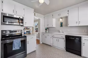 1389 Hoyt Ave W, Falcon Heights, MN 55108 - Photo 13